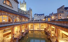 Spacious Apartment Central Bath